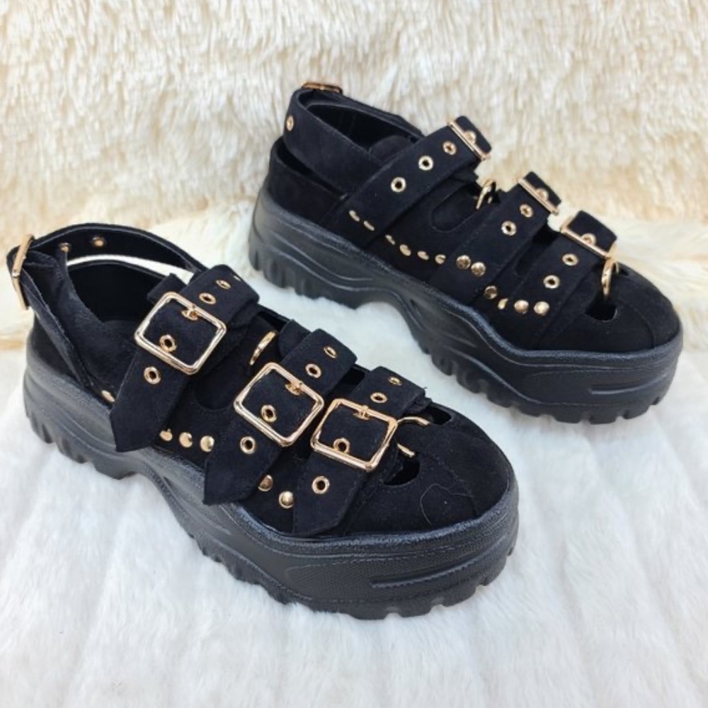 Cape Robbin Black 3 Buckle 1" Platform Sandals